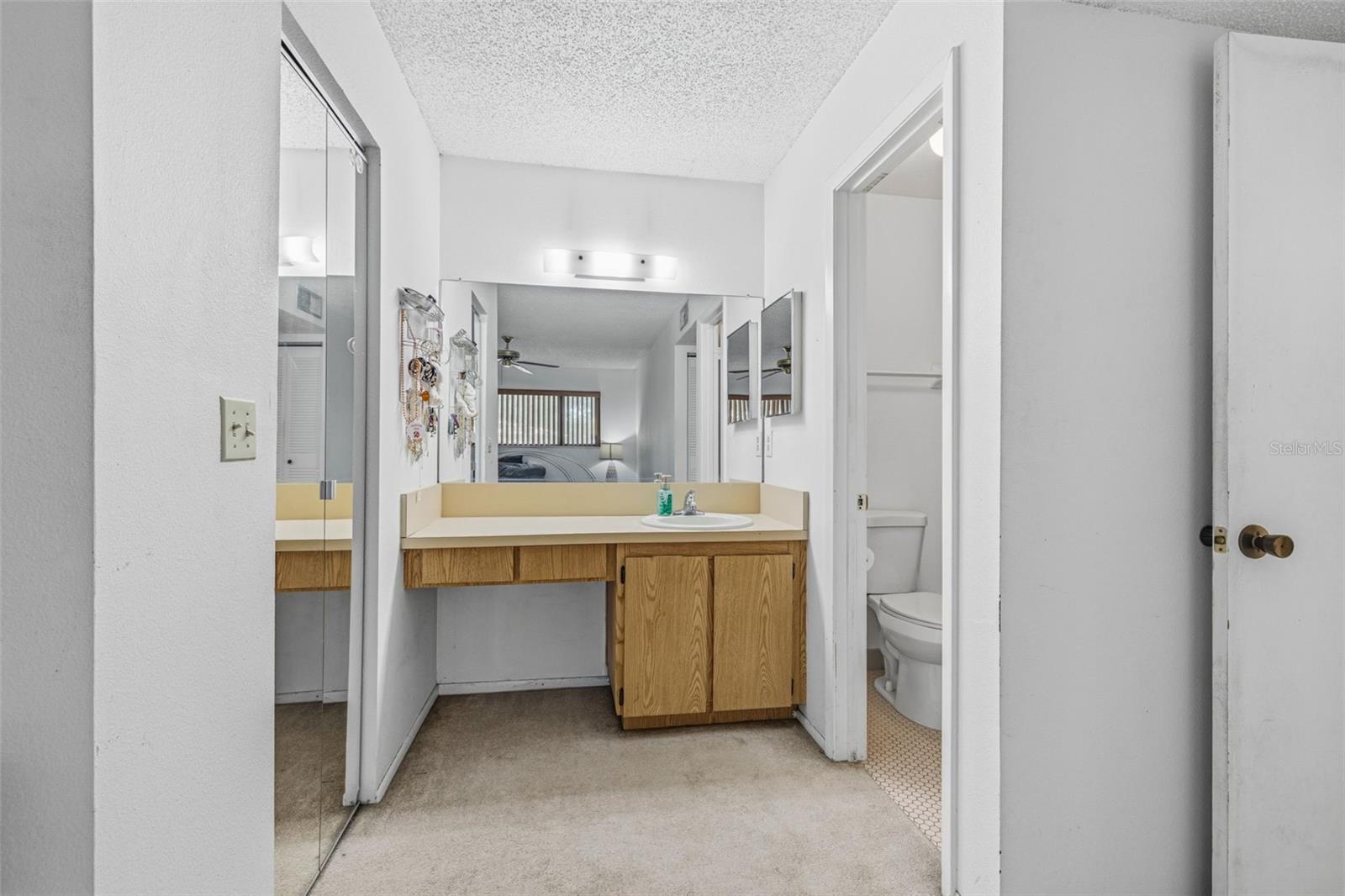 Image 15 of 28 For 6015 Laketree Lane B