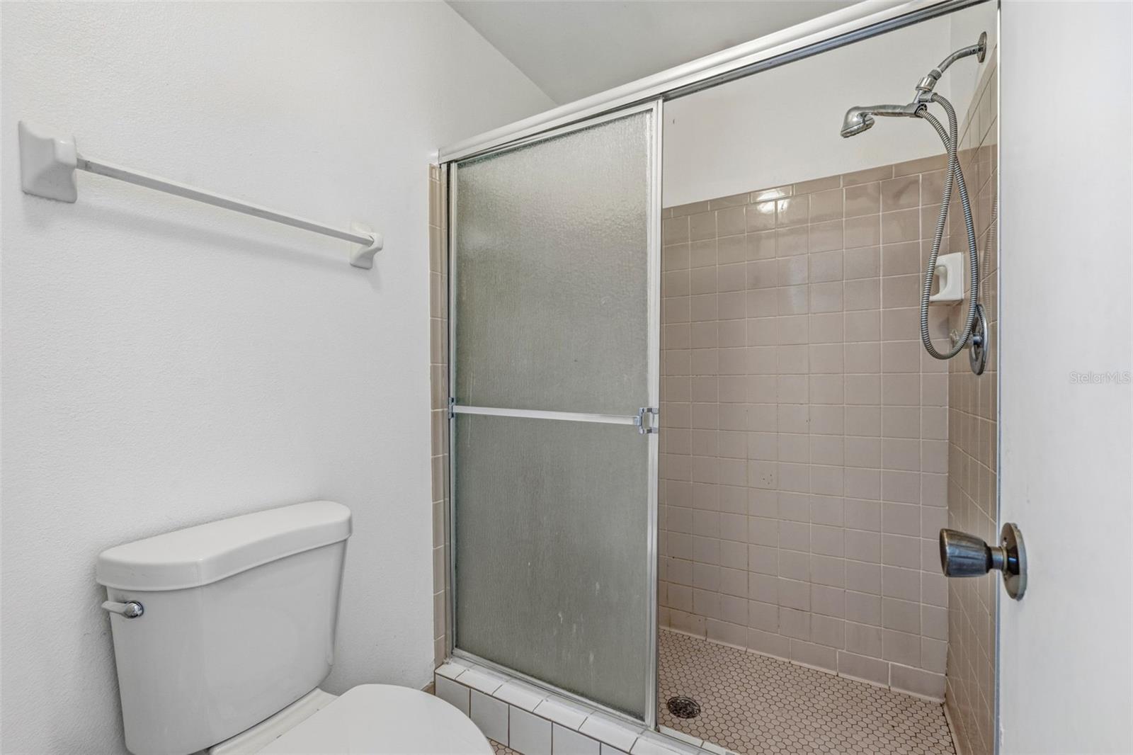 Image 16 of 28 For 6015 Laketree Lane B