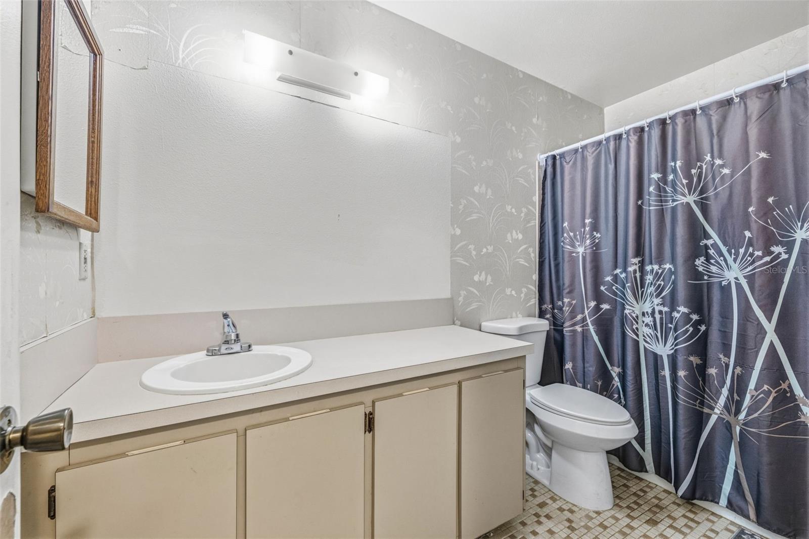 Image 19 of 28 For 6015 Laketree Lane B