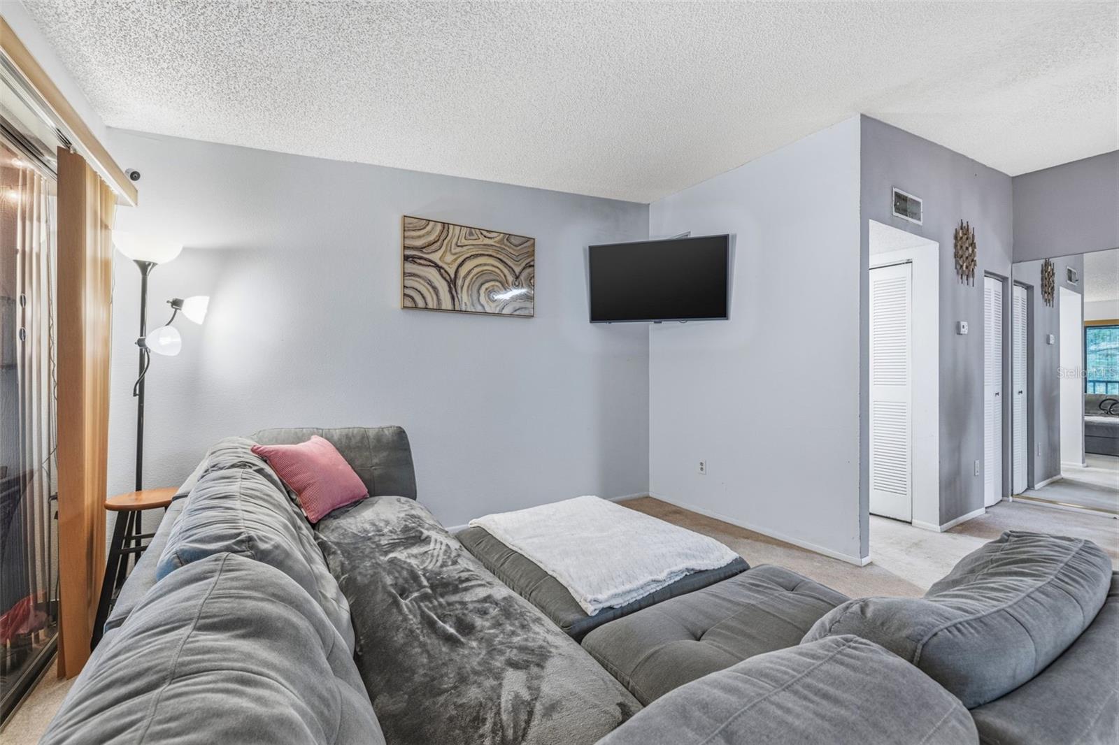 Image 5 of 28 For 6015 Laketree Lane B