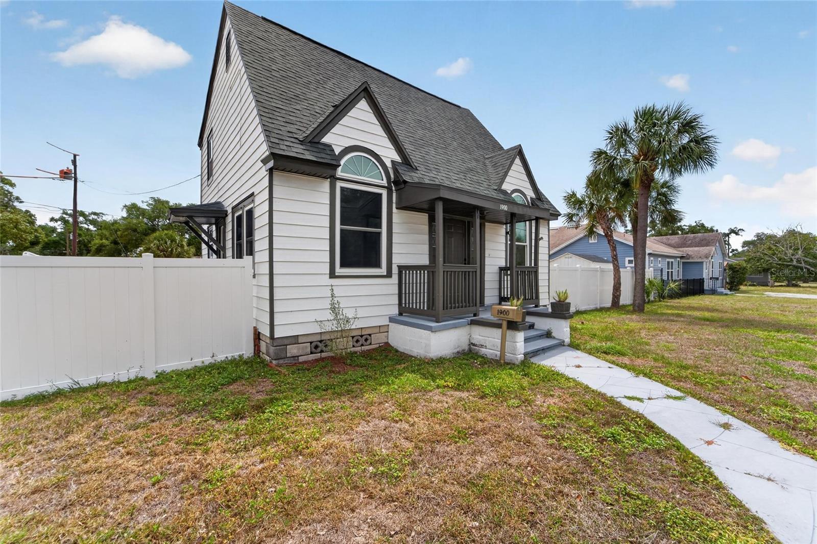 Image 2 of 55 For 1900 16th Street S
