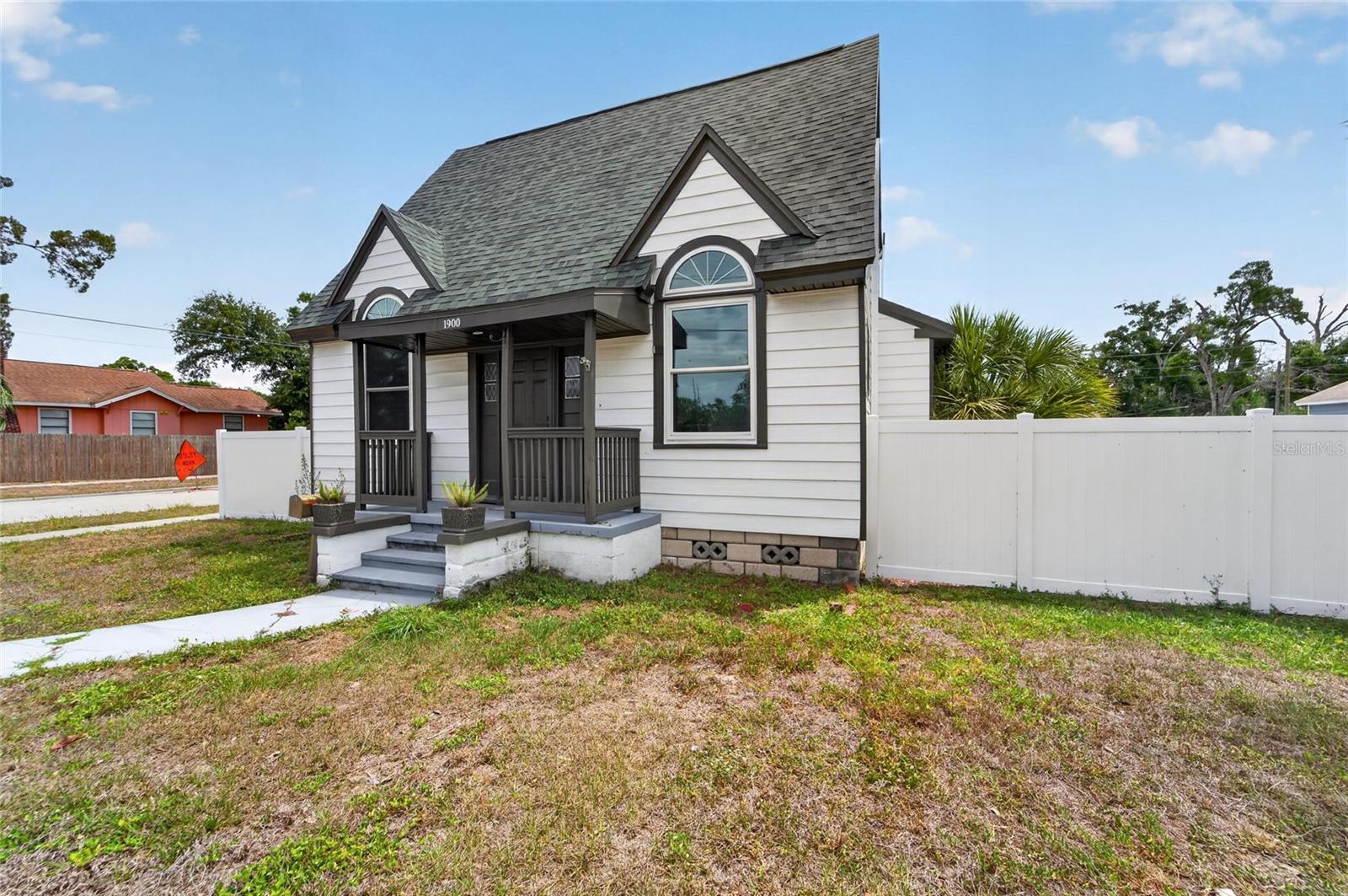 Image 3 of 55 For 1900 16th Street S