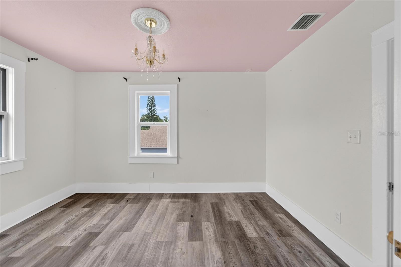 Image 31 of 55 For 1900 16th Street S