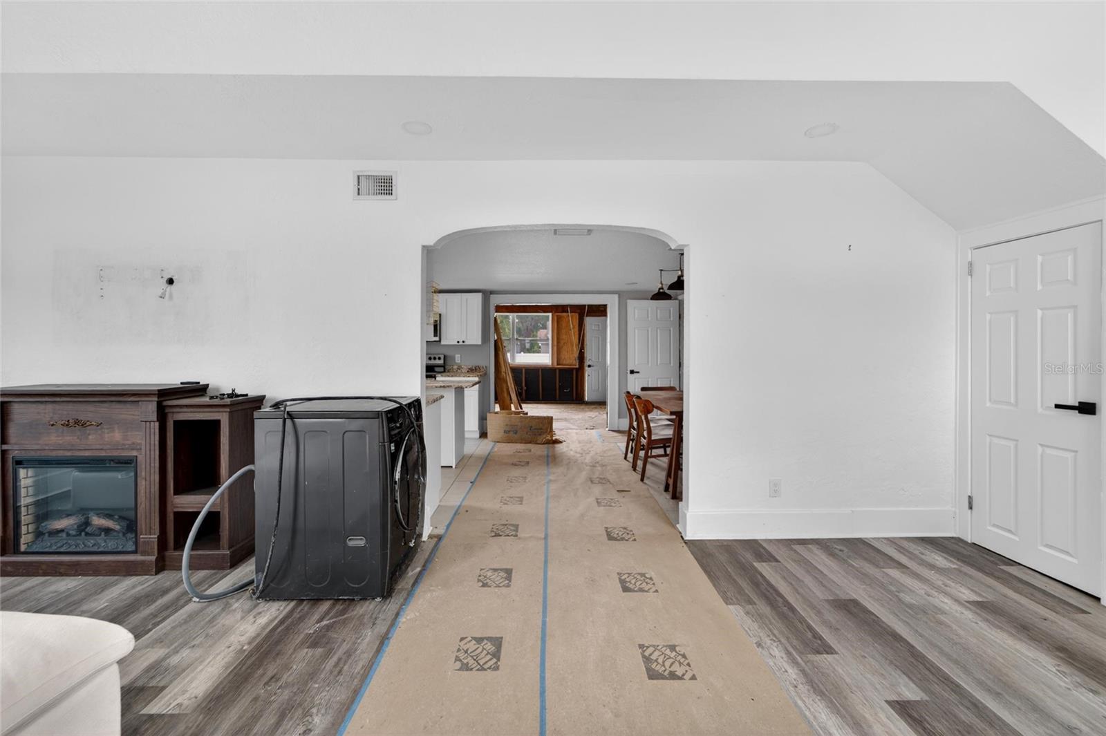 Image 7 of 55 For 1900 16th Street S