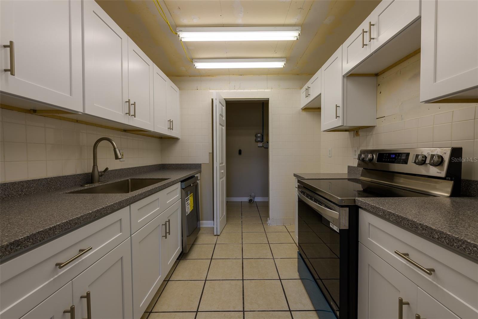 Image 10 of 39 For 1308 13th Circle Se