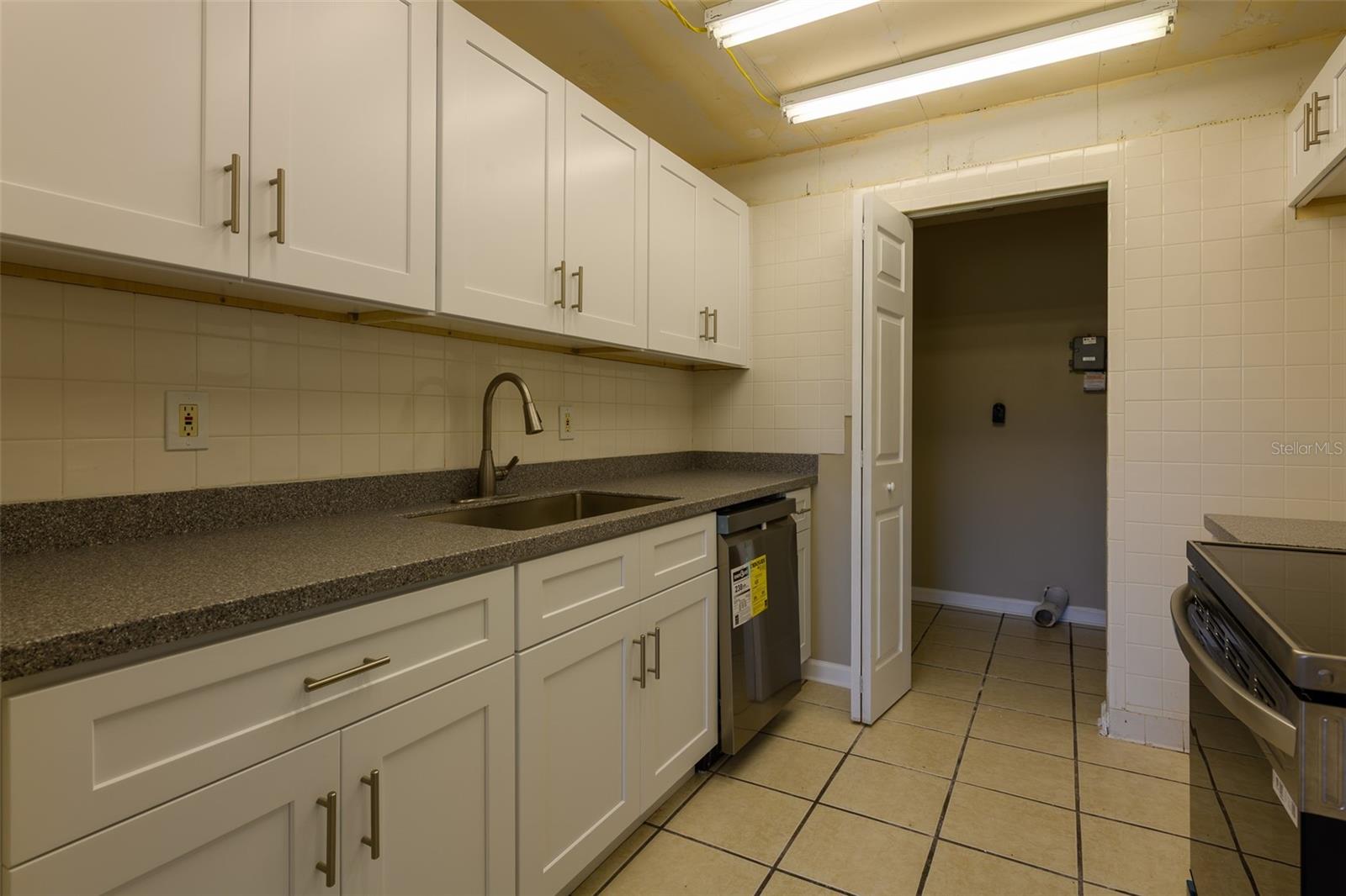 Image 9 of 39 For 1308 13th Circle Se