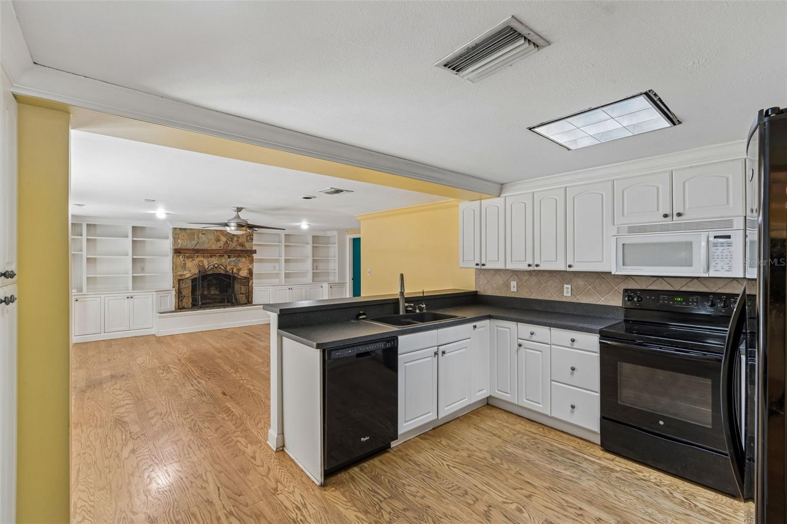 Image 13 of 48 For 608 Krazy Lane