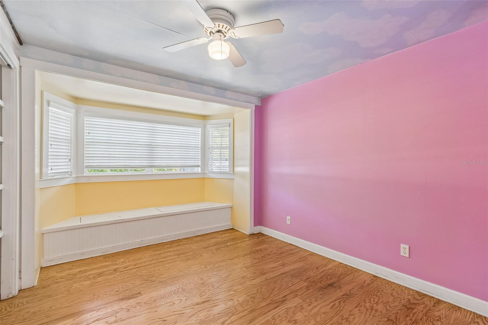 Image 26 of 48 For 608 Krazy Lane