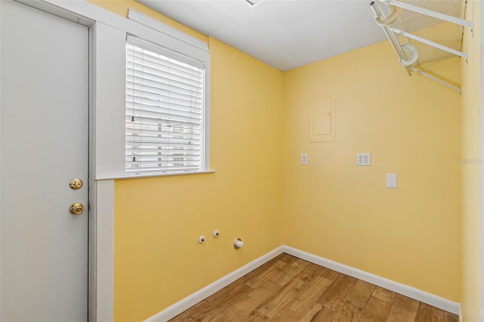 Image 33 of 48 For 608 Krazy Lane