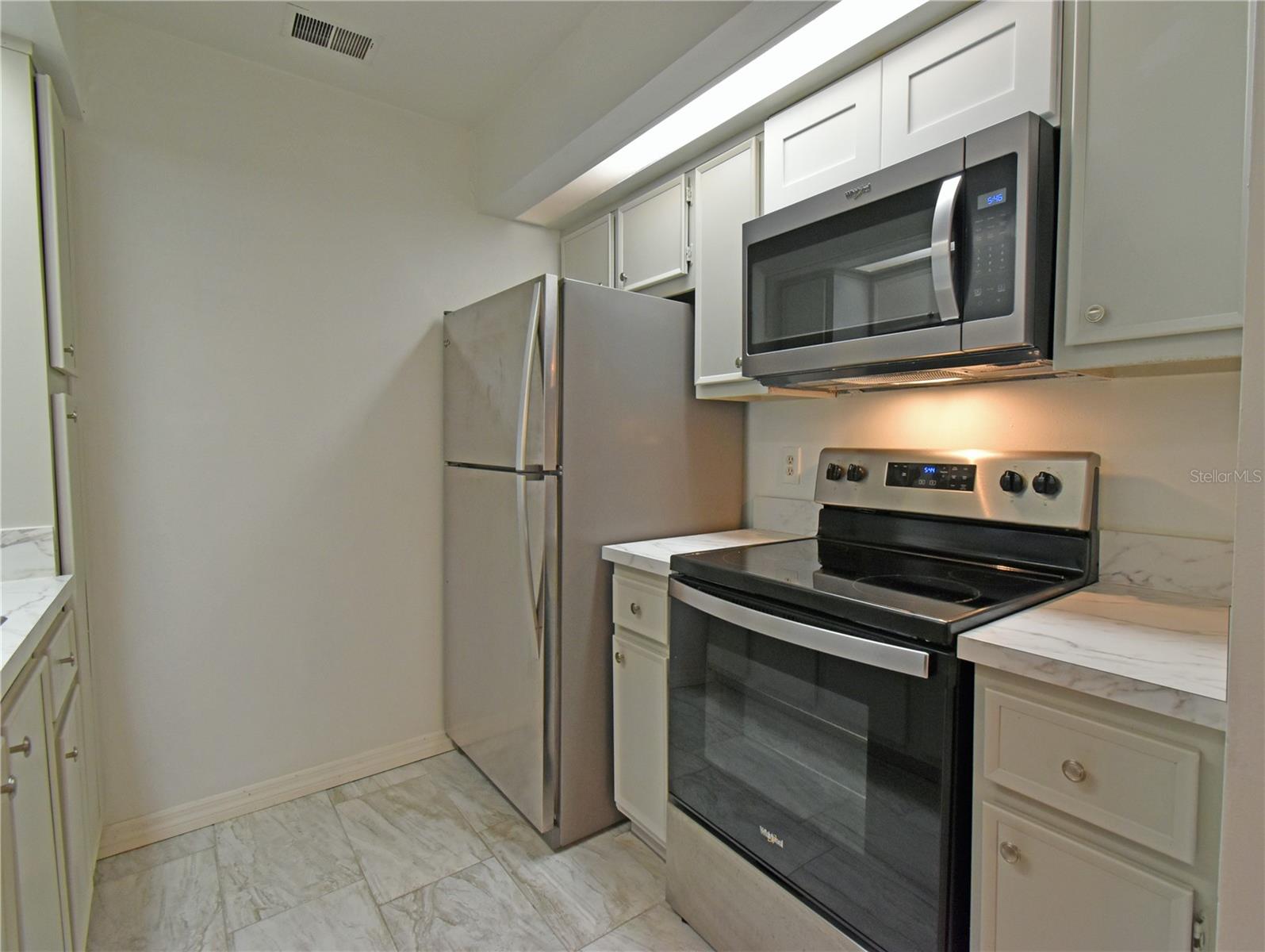 Image 10 of 28 For 4207 Winding Moss Trail 208