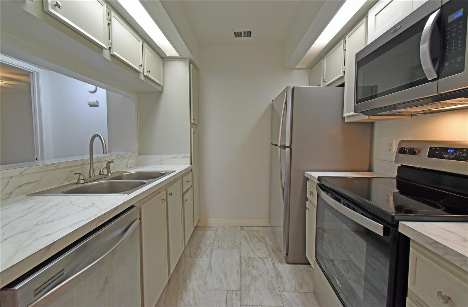 Image 11 of 28 For 4207 Winding Moss Trail 208