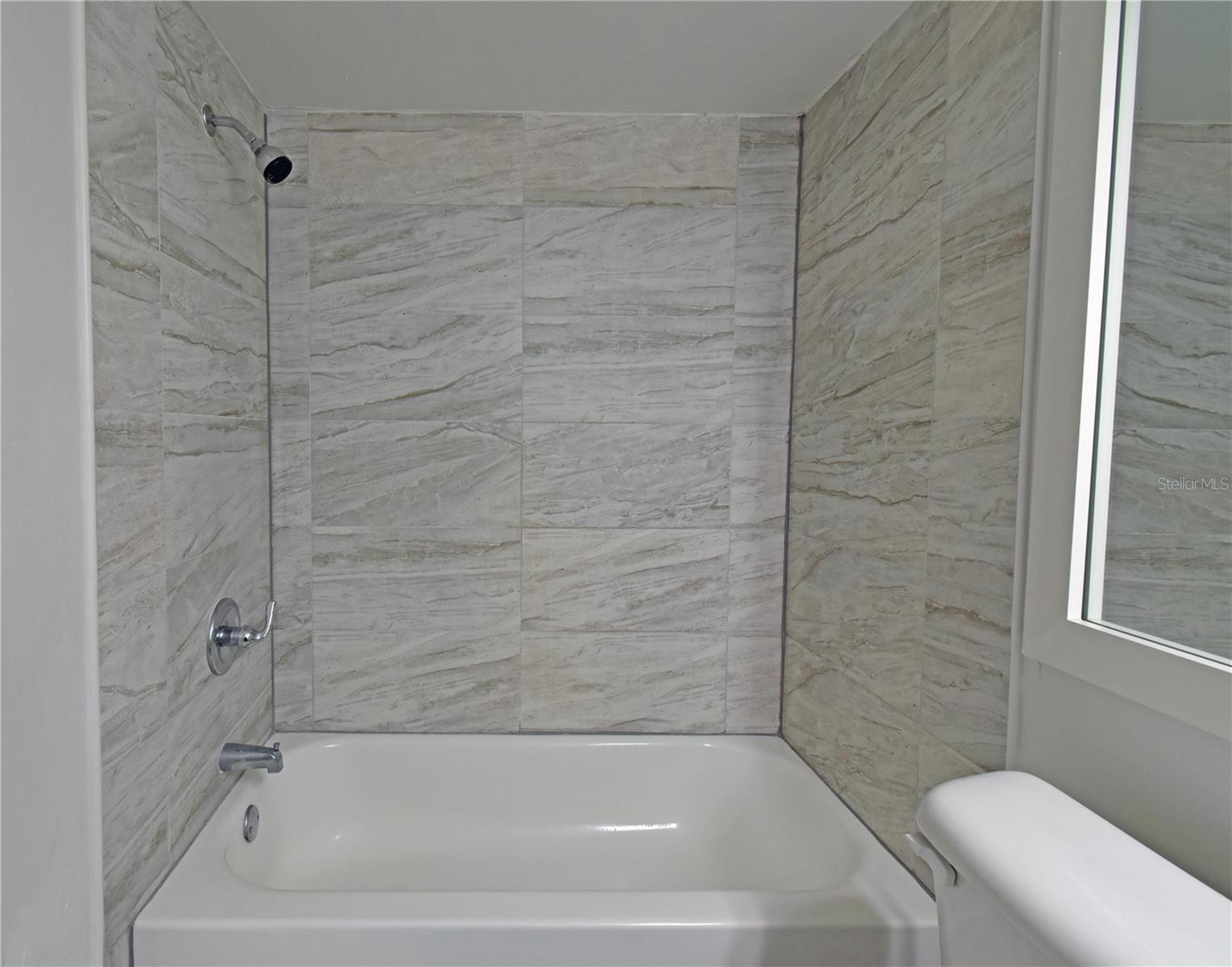 Image 17 of 28 For 4207 Winding Moss Trail 208