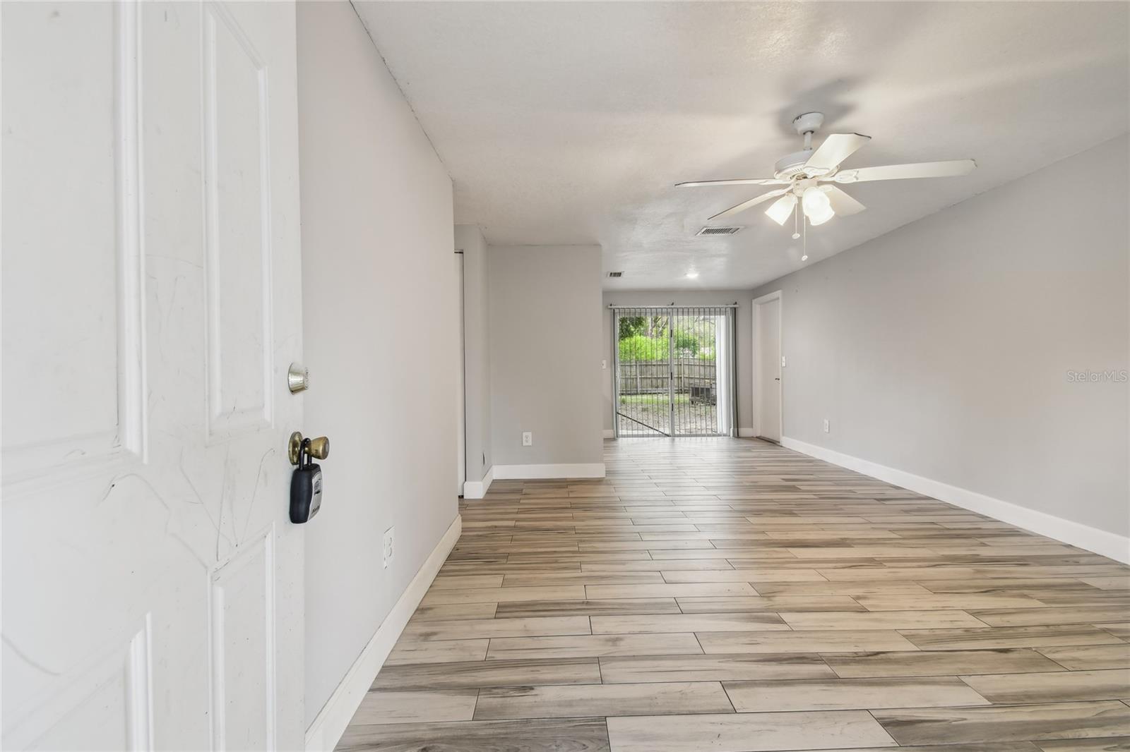 Image 10 of 39 For 3679 Sugarcreek Drive