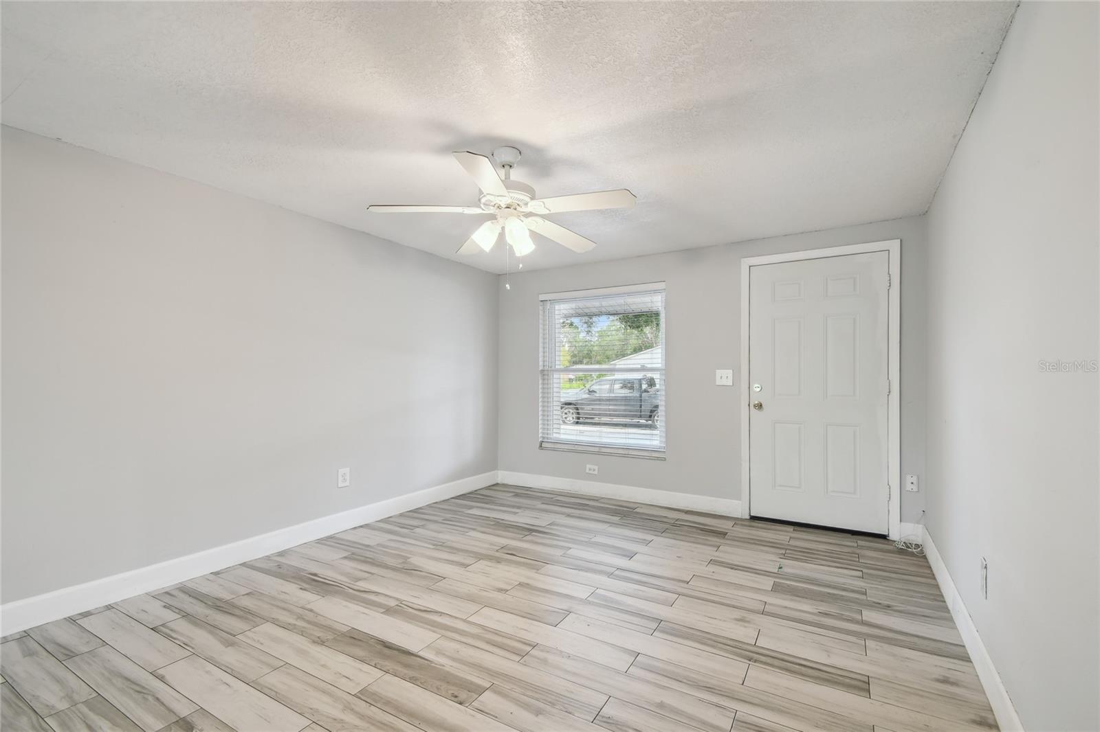 Image 11 of 39 For 3679 Sugarcreek Drive