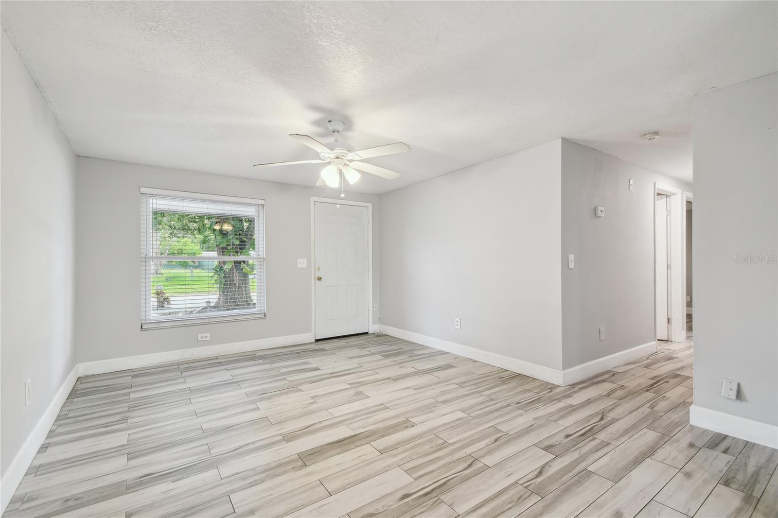 Image 12 of 39 For 3679 Sugarcreek Drive