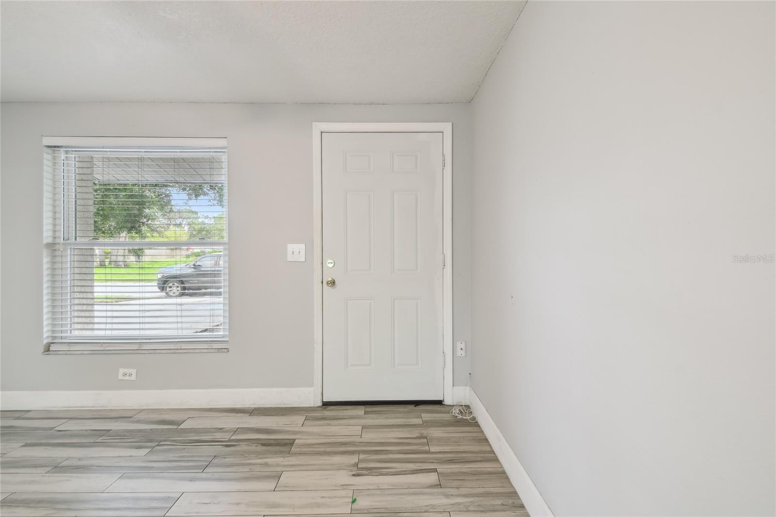 Image 13 of 39 For 3679 Sugarcreek Drive