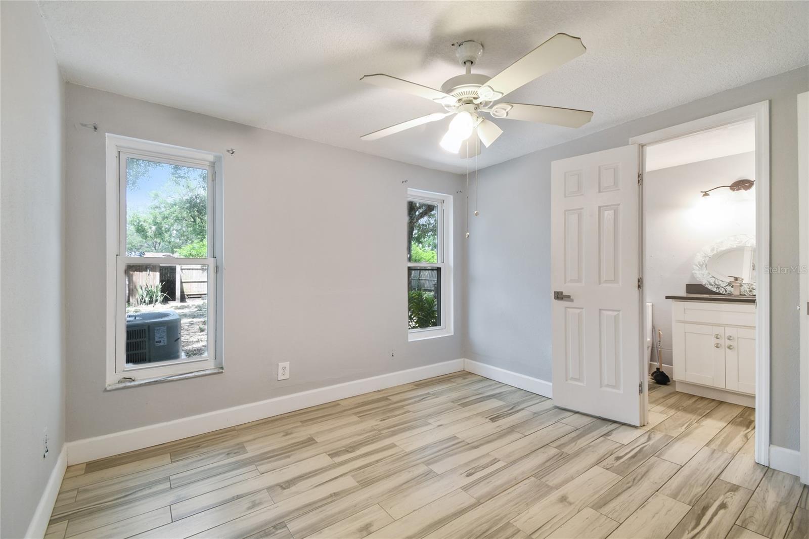 Image 15 of 39 For 3679 Sugarcreek Drive