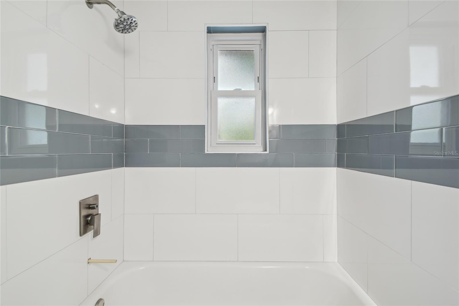 Image 18 of 39 For 3679 Sugarcreek Drive