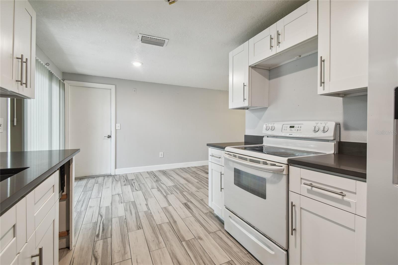 Image 6 of 39 For 3679 Sugarcreek Drive