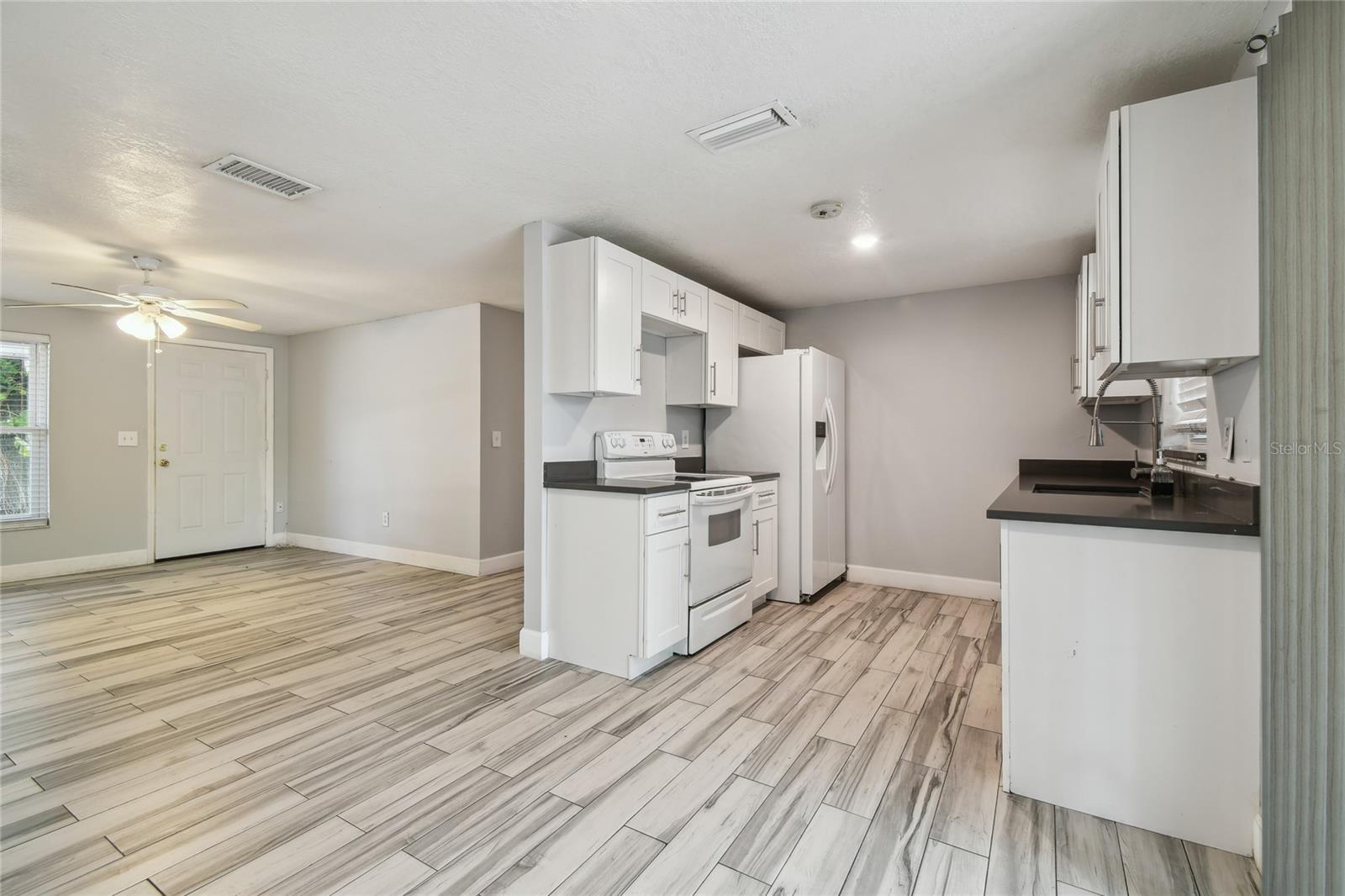 Image 8 of 39 For 3679 Sugarcreek Drive