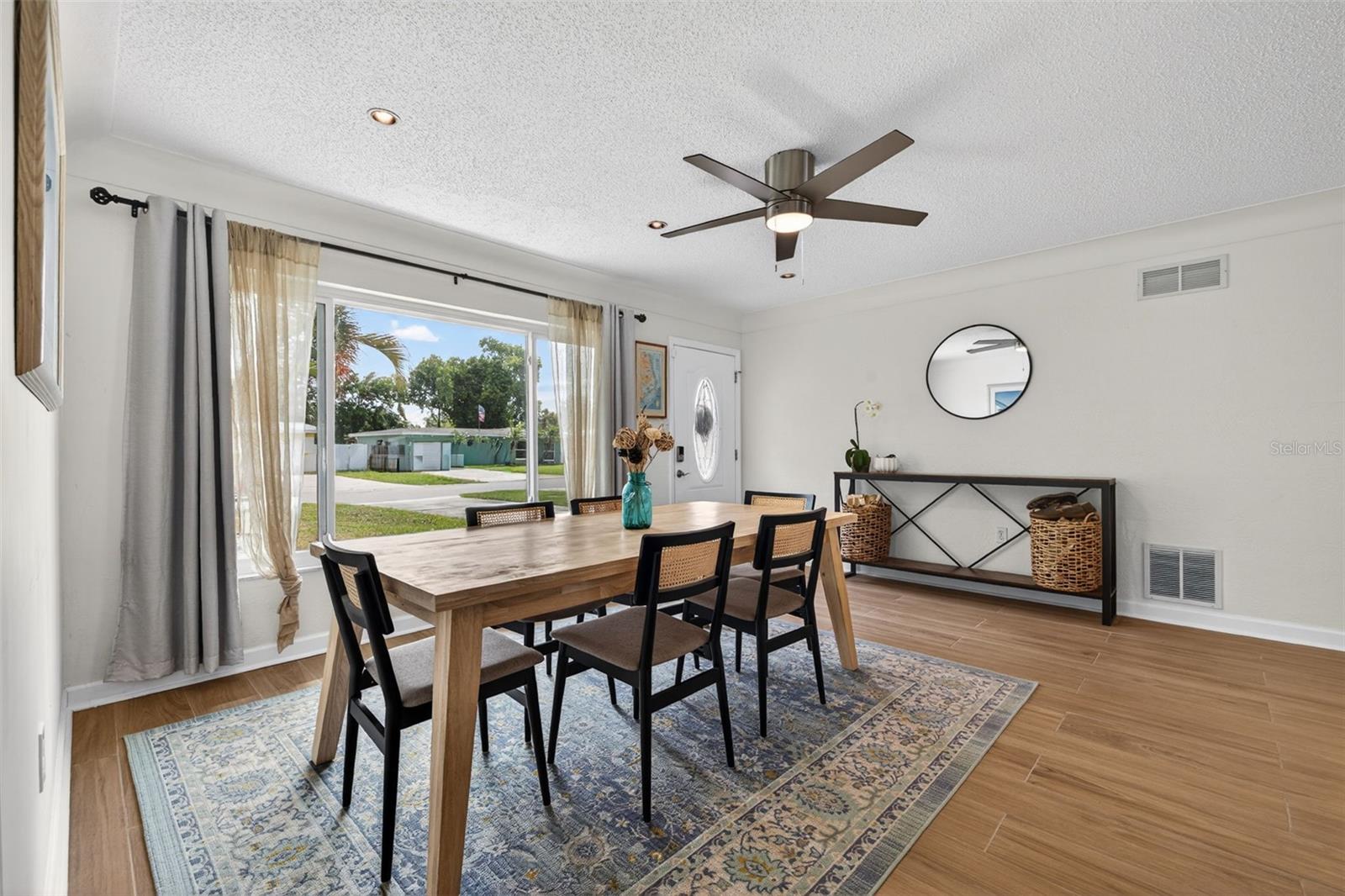 Image 5 of 35 For 8220 Quail Road