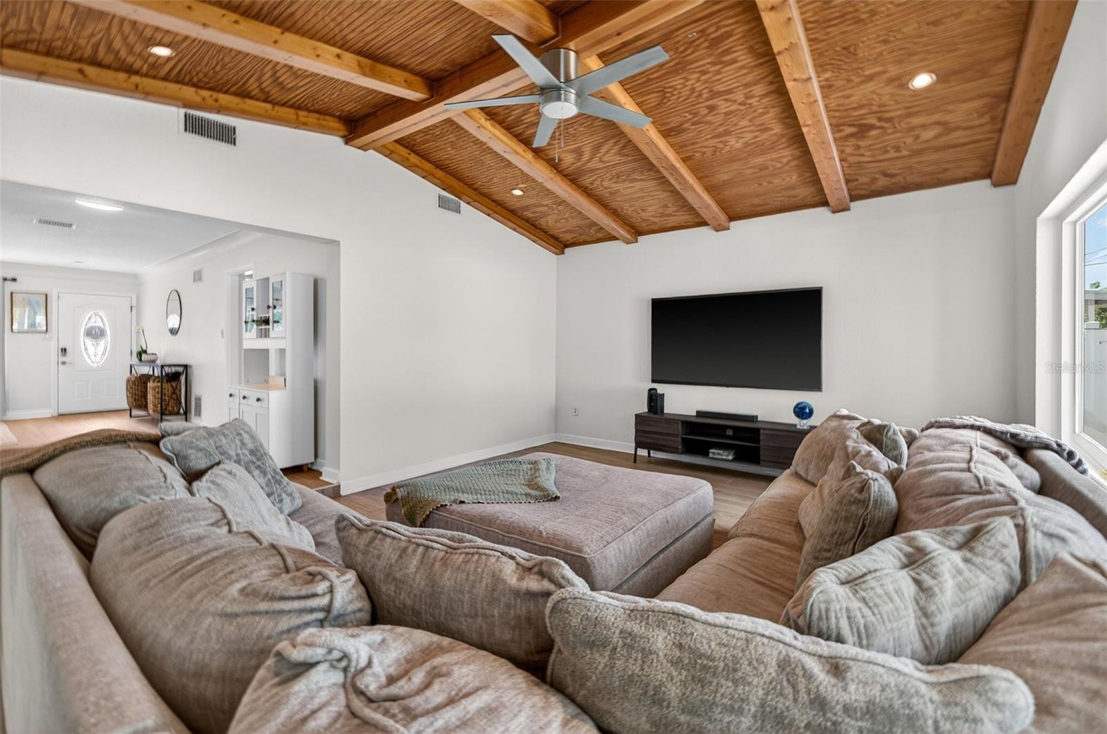 Image 8 of 35 For 8220 Quail Road