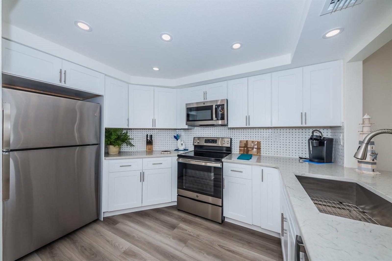 Image 4 of 15 For 6357 Bahia Del Mar Boulevard 407