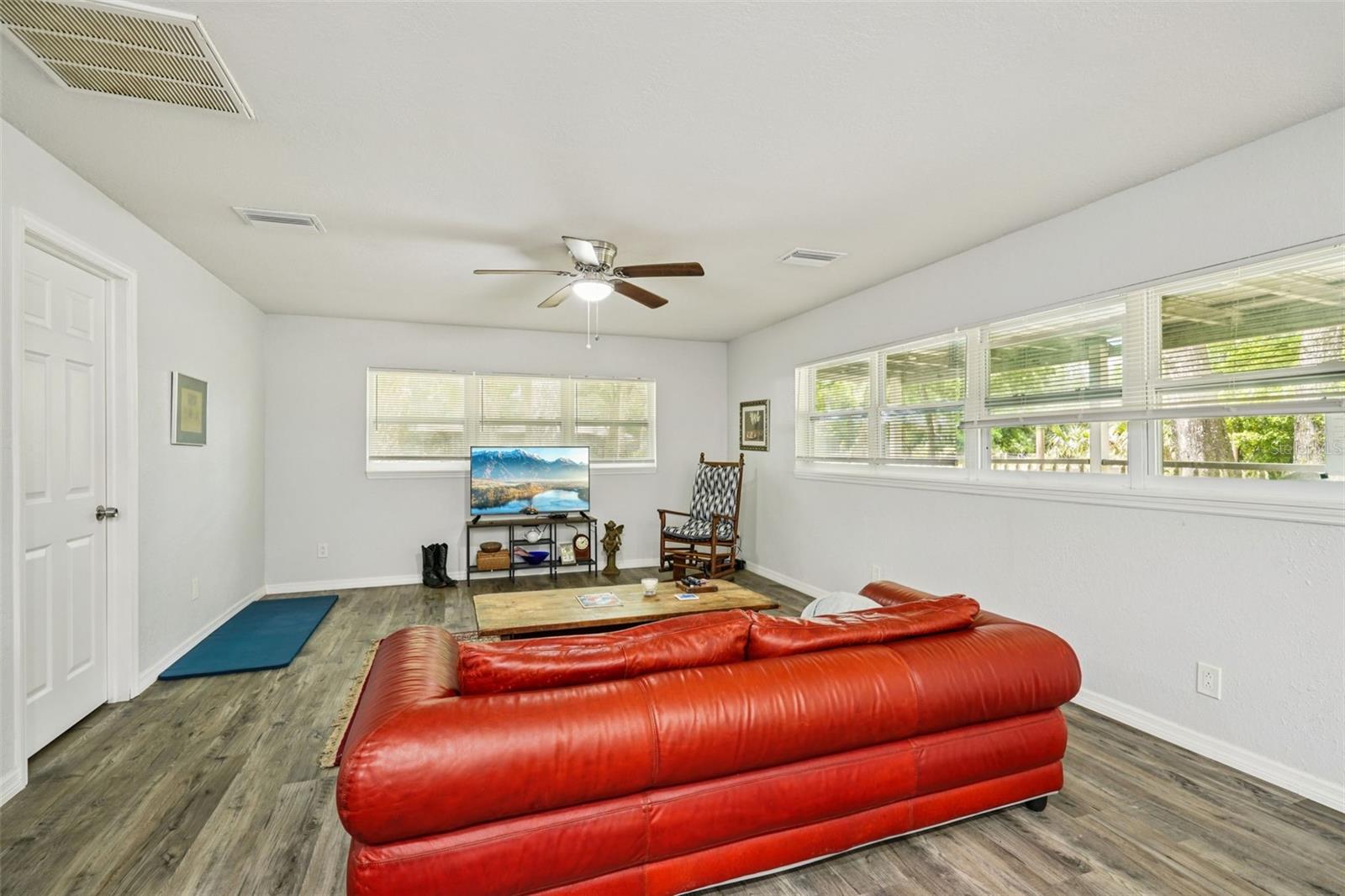 Image 21 of 56 For 217 Tuck Point