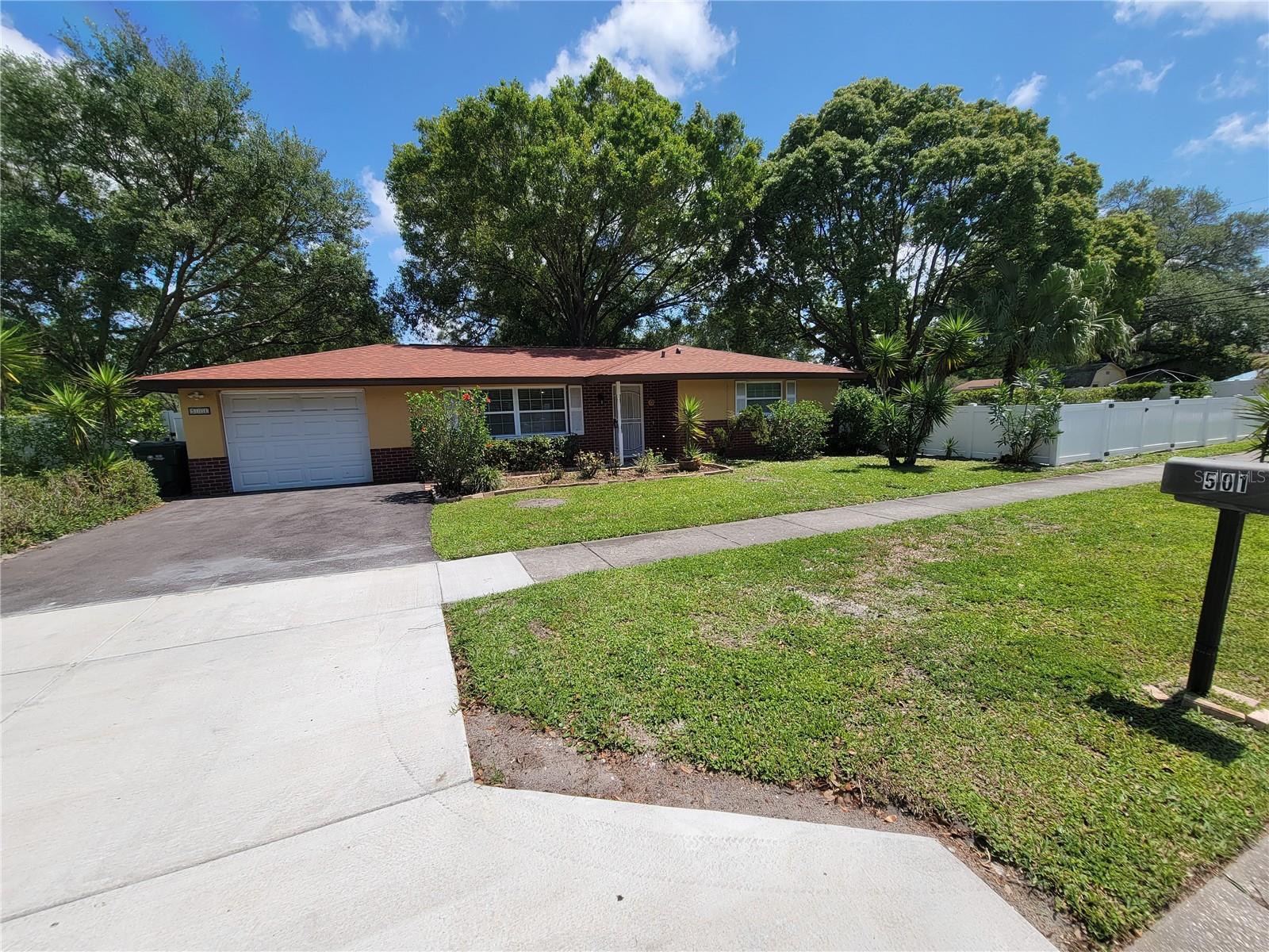 Details for 501 Lake Palms Dr, LARGO, FL 33771