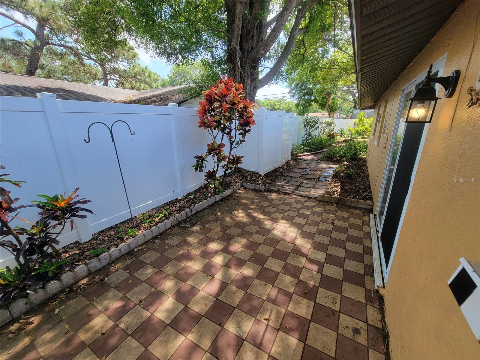 Image 10 of 12 For 501 Lake Palms Dr