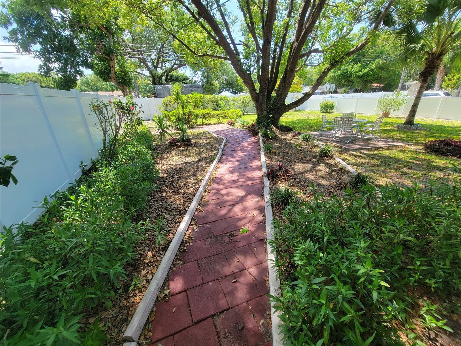 Image 11 of 12 For 501 Lake Palms Dr