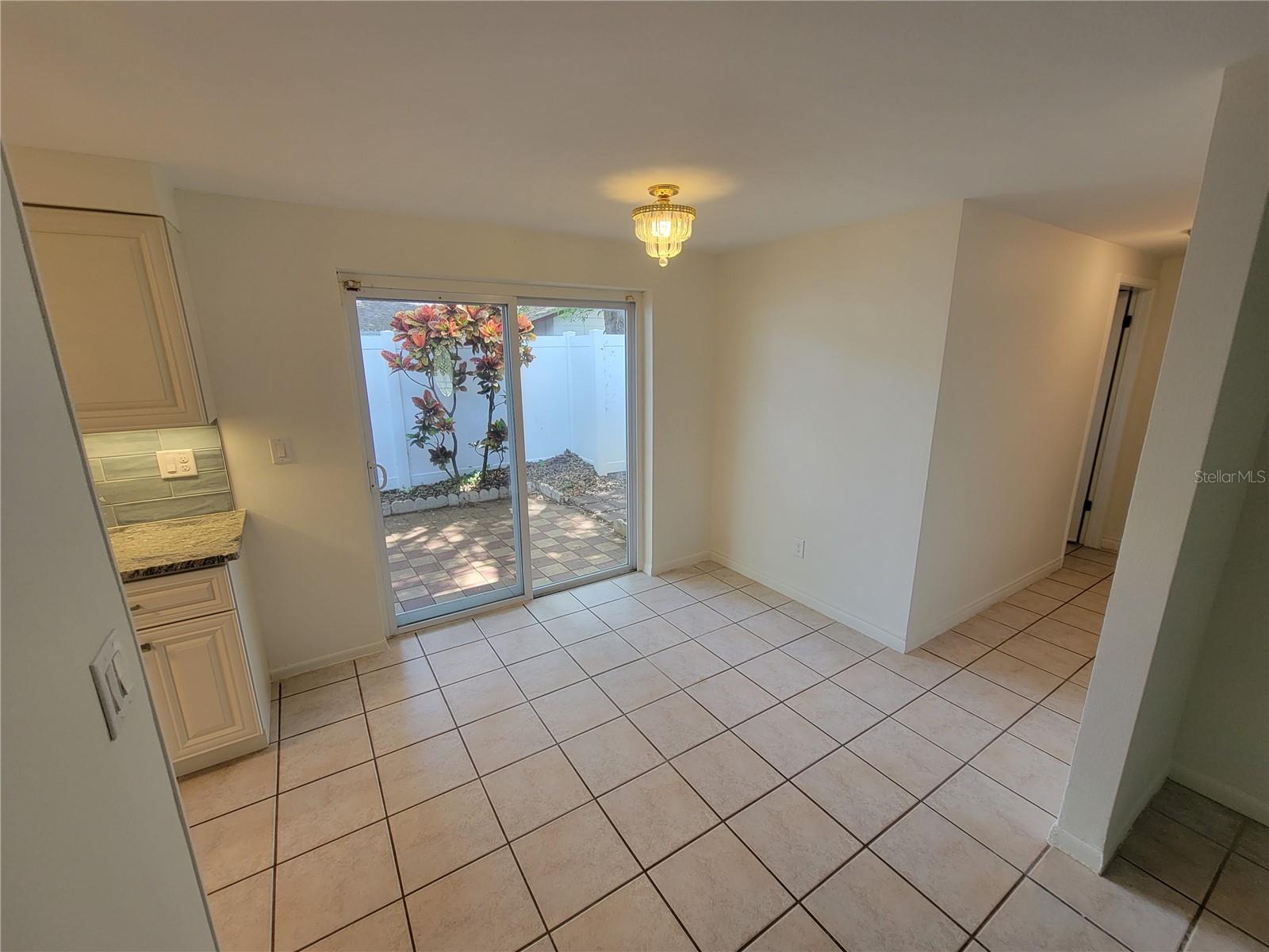 Image 5 of 12 For 501 Lake Palms Dr