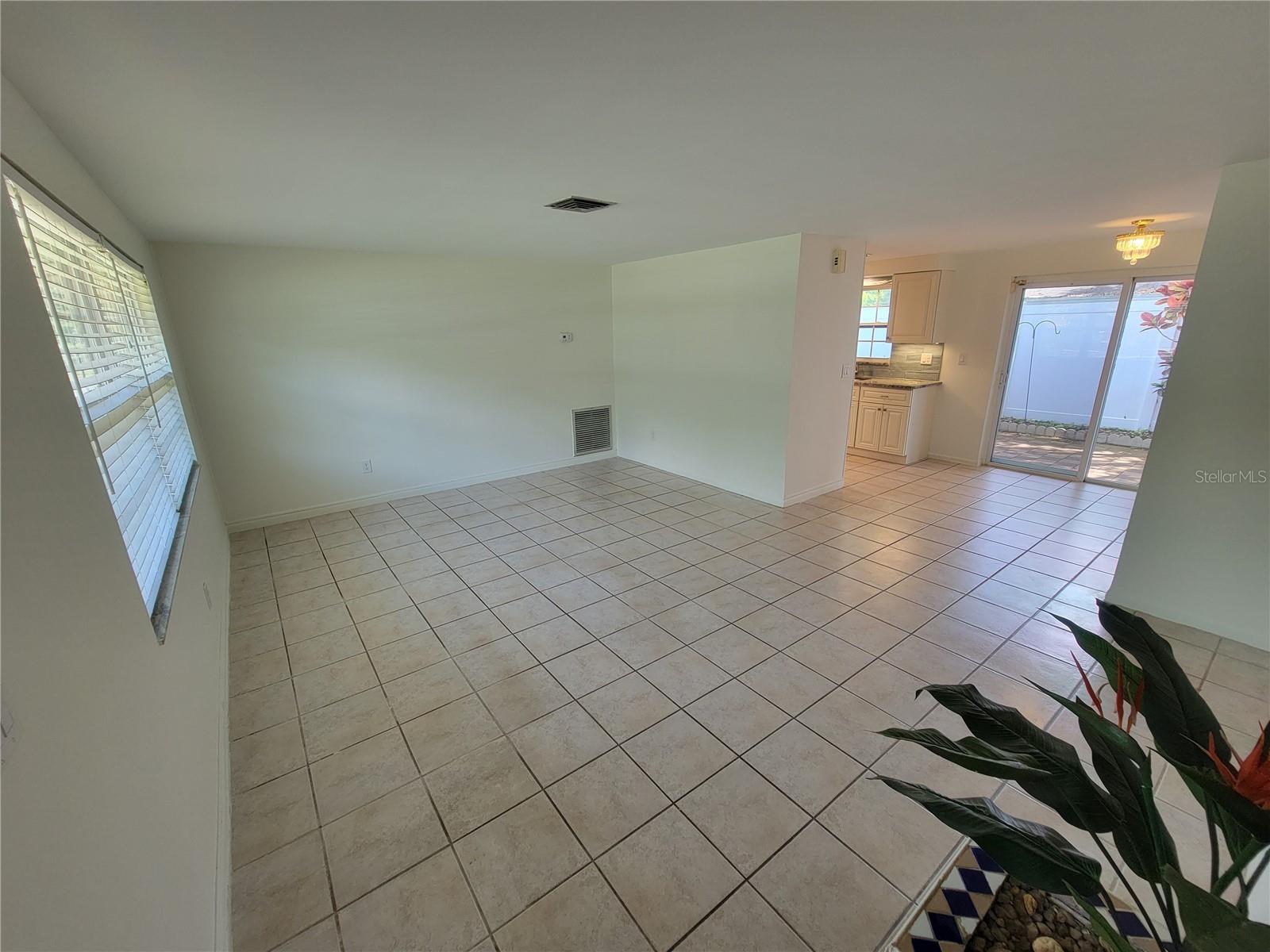 Image 7 of 12 For 501 Lake Palms Dr