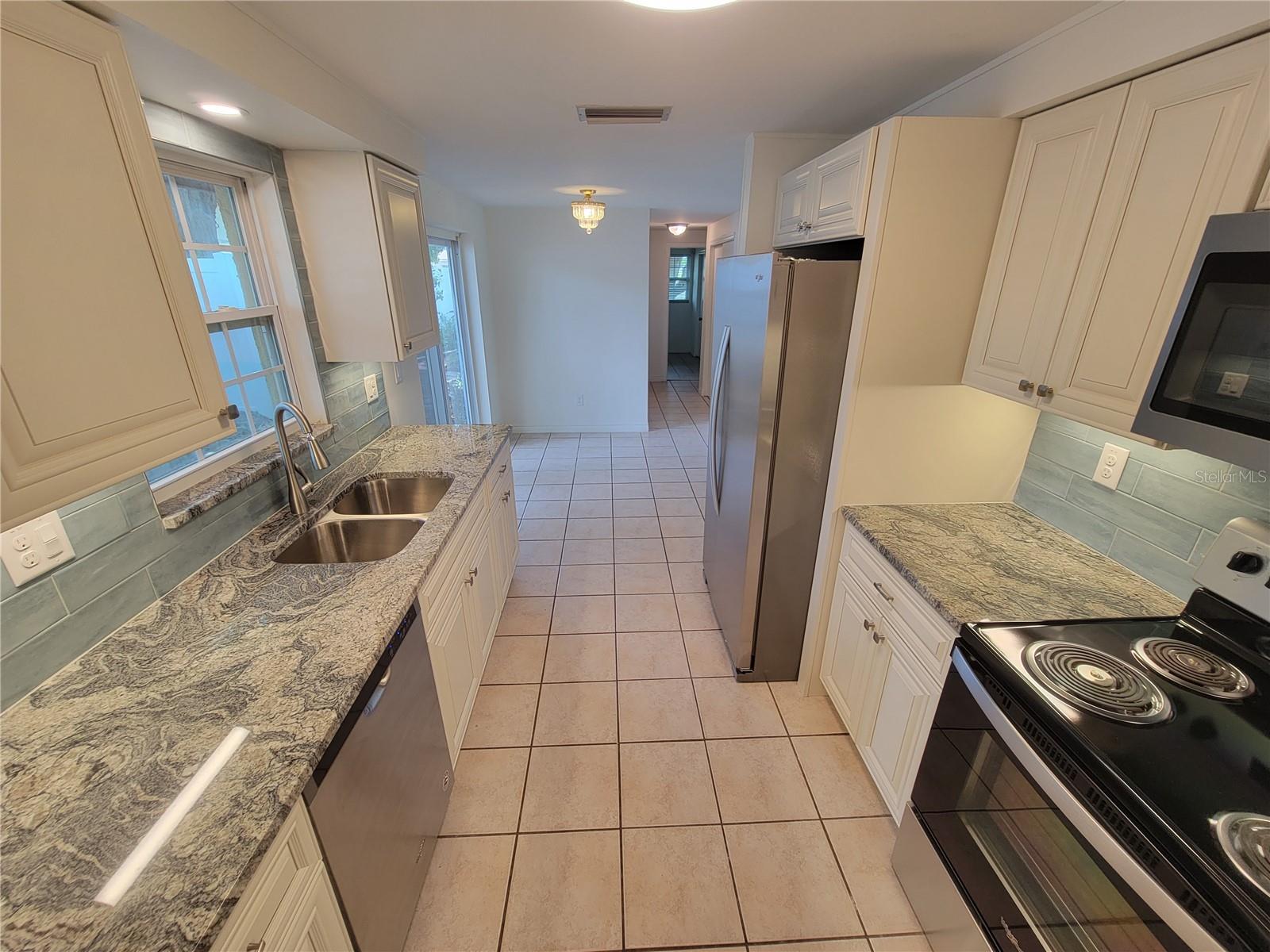 Image 9 of 12 For 501 Lake Palms Dr