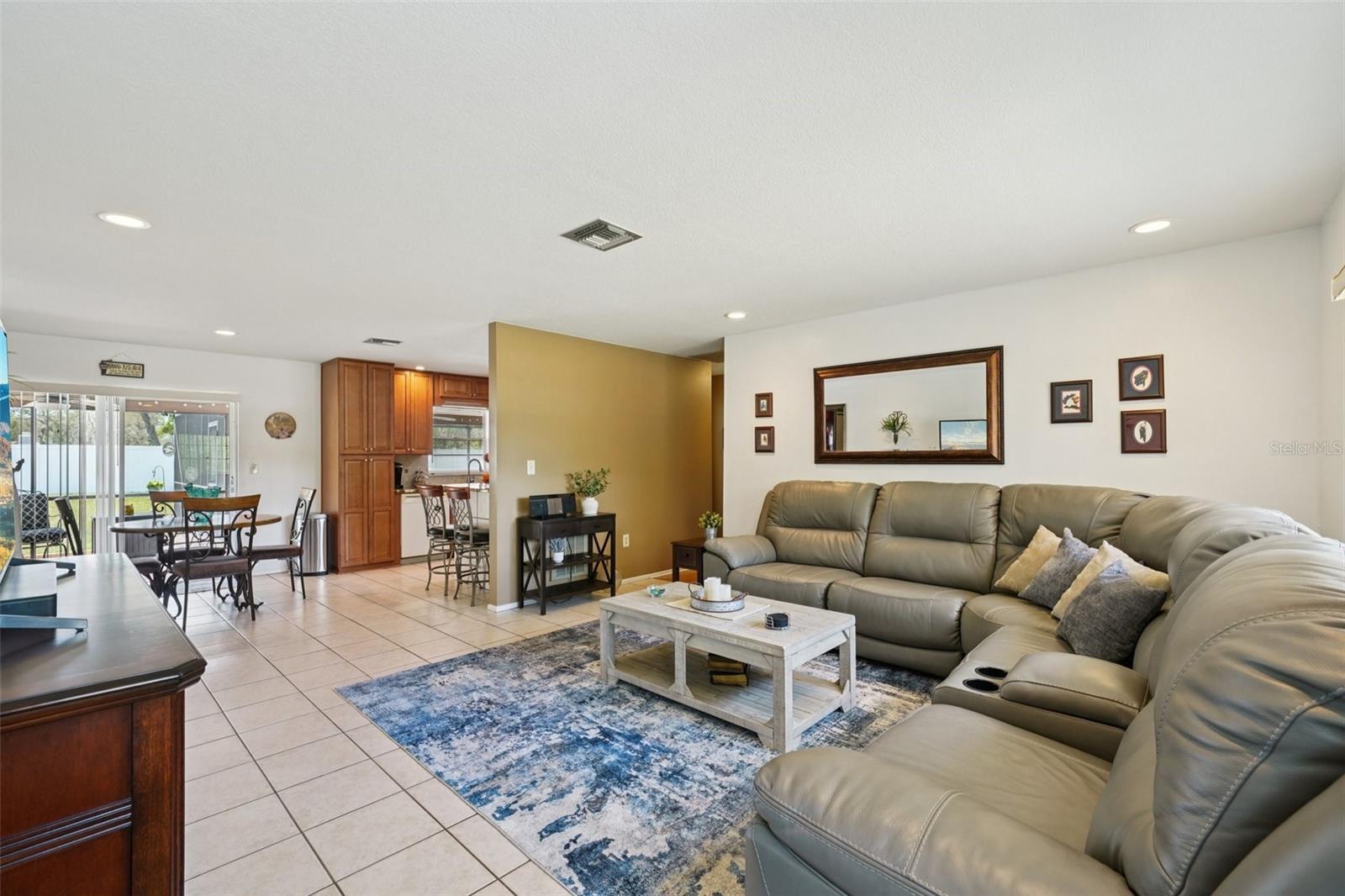 Listing photo id 2 for 16328 Verndale Lane