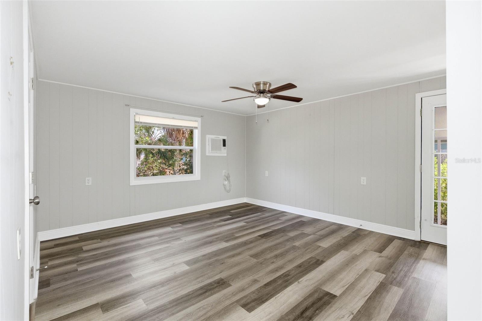 Image 15 of 34 For 5609 15th Avenue S