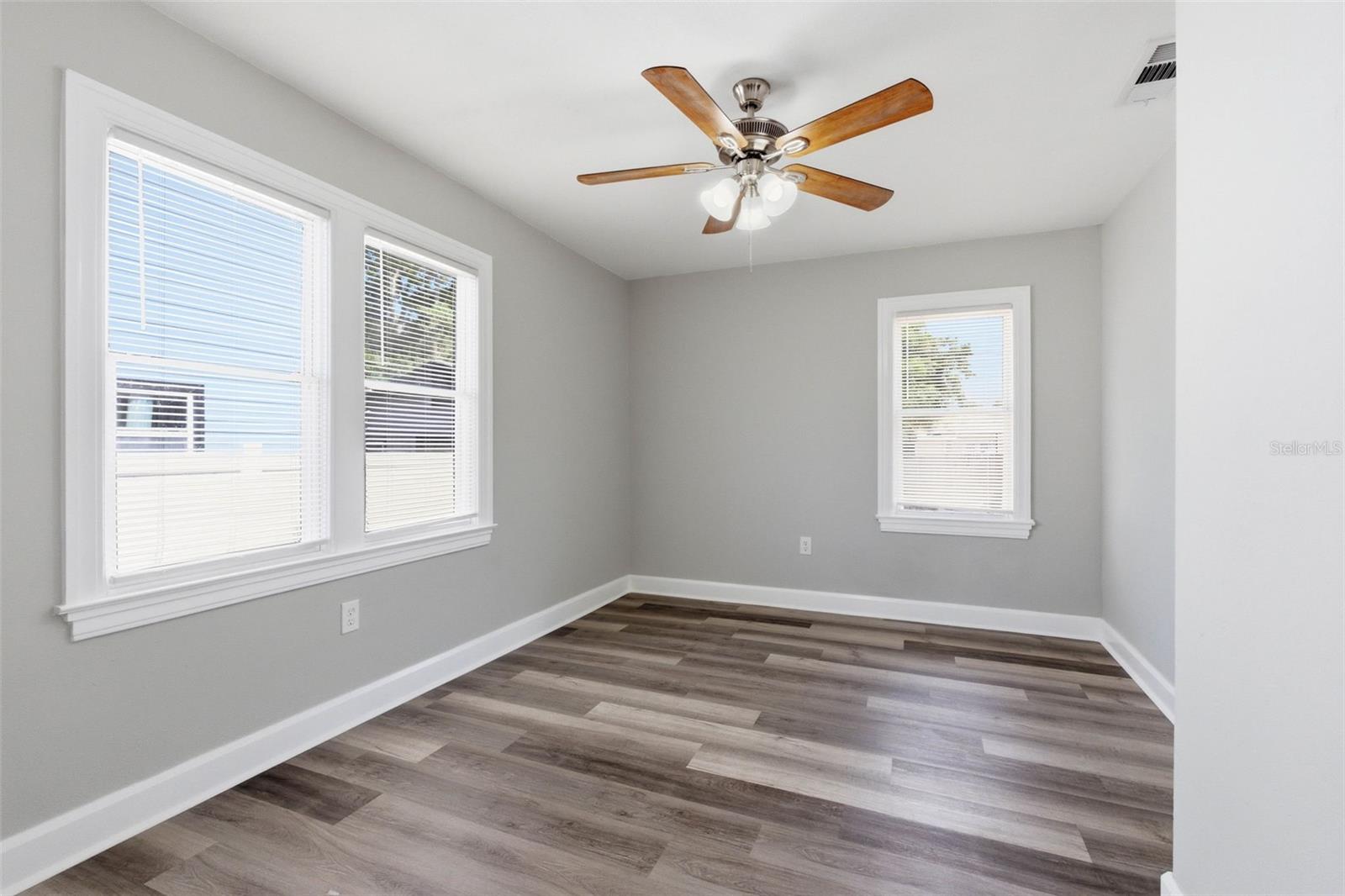 Image 19 of 34 For 5609 15th Avenue S