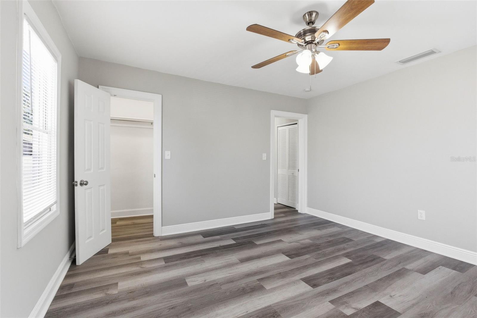 Image 22 of 34 For 5609 15th Avenue S
