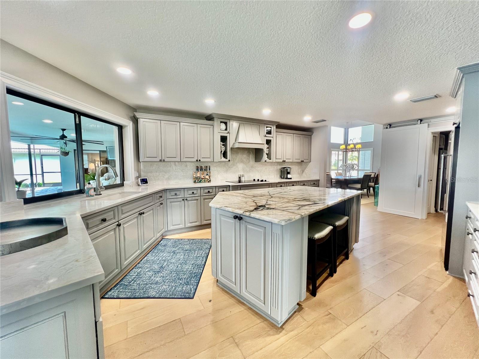 Listing photo id 8 for 5806 Cruiser Way