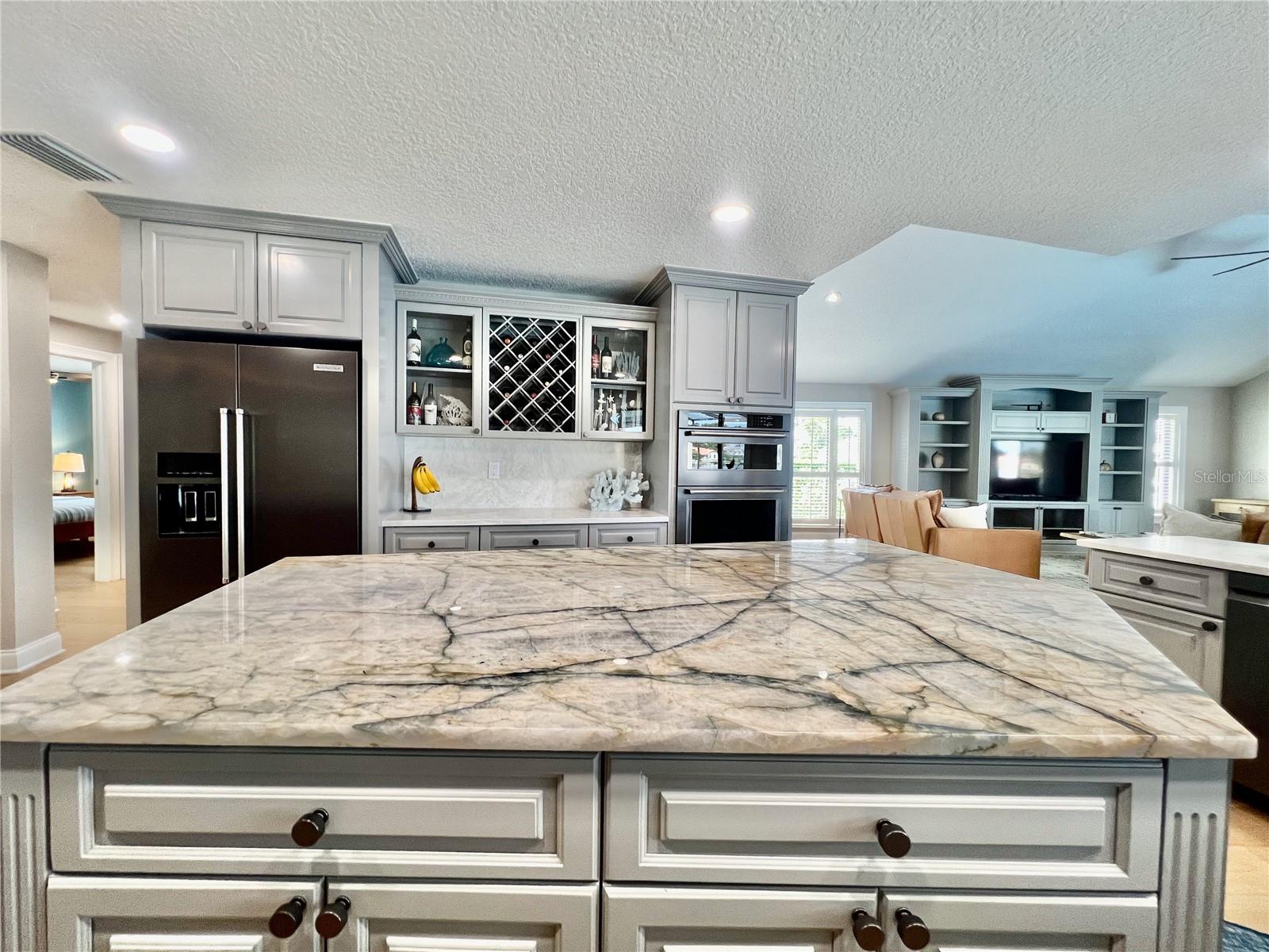 Listing photo id 11 for 5806 Cruiser Way