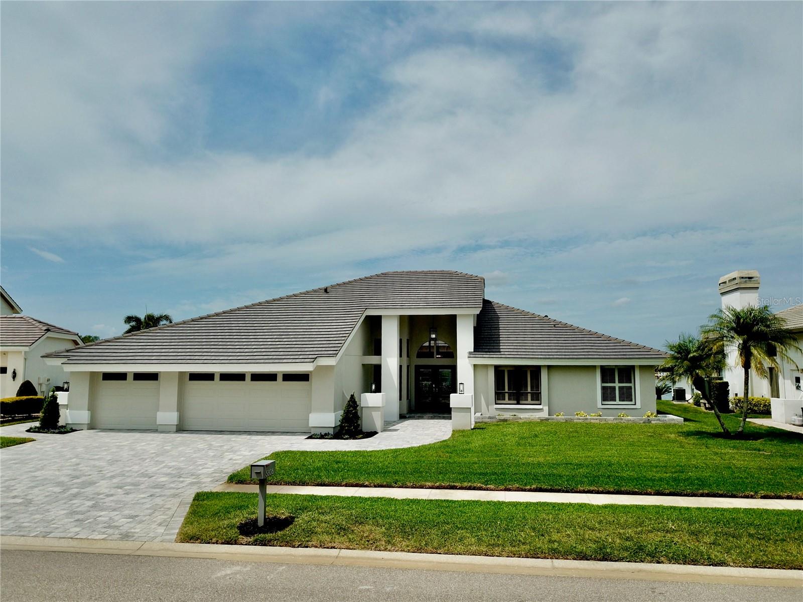 Listing photo id 0 for 5806 Cruiser Way