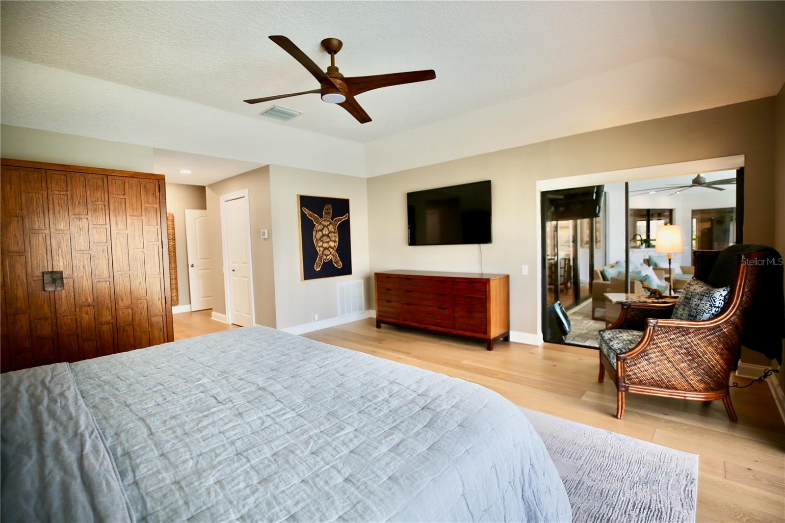 Listing photo id 30 for 5806 Cruiser Way