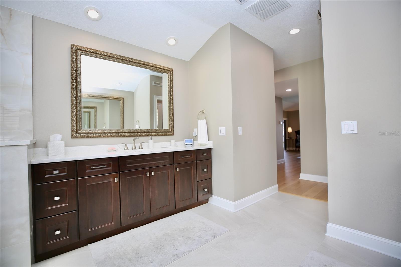 Listing photo id 35 for 5806 Cruiser Way