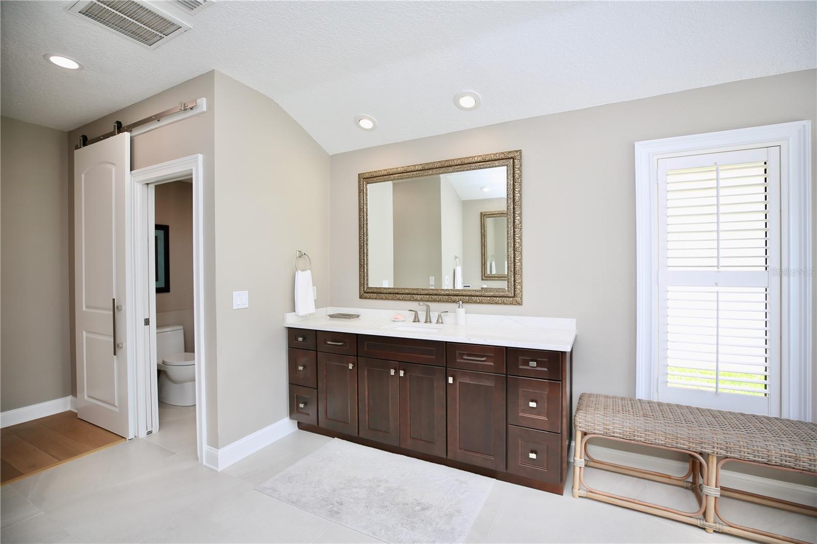 Listing photo id 36 for 5806 Cruiser Way