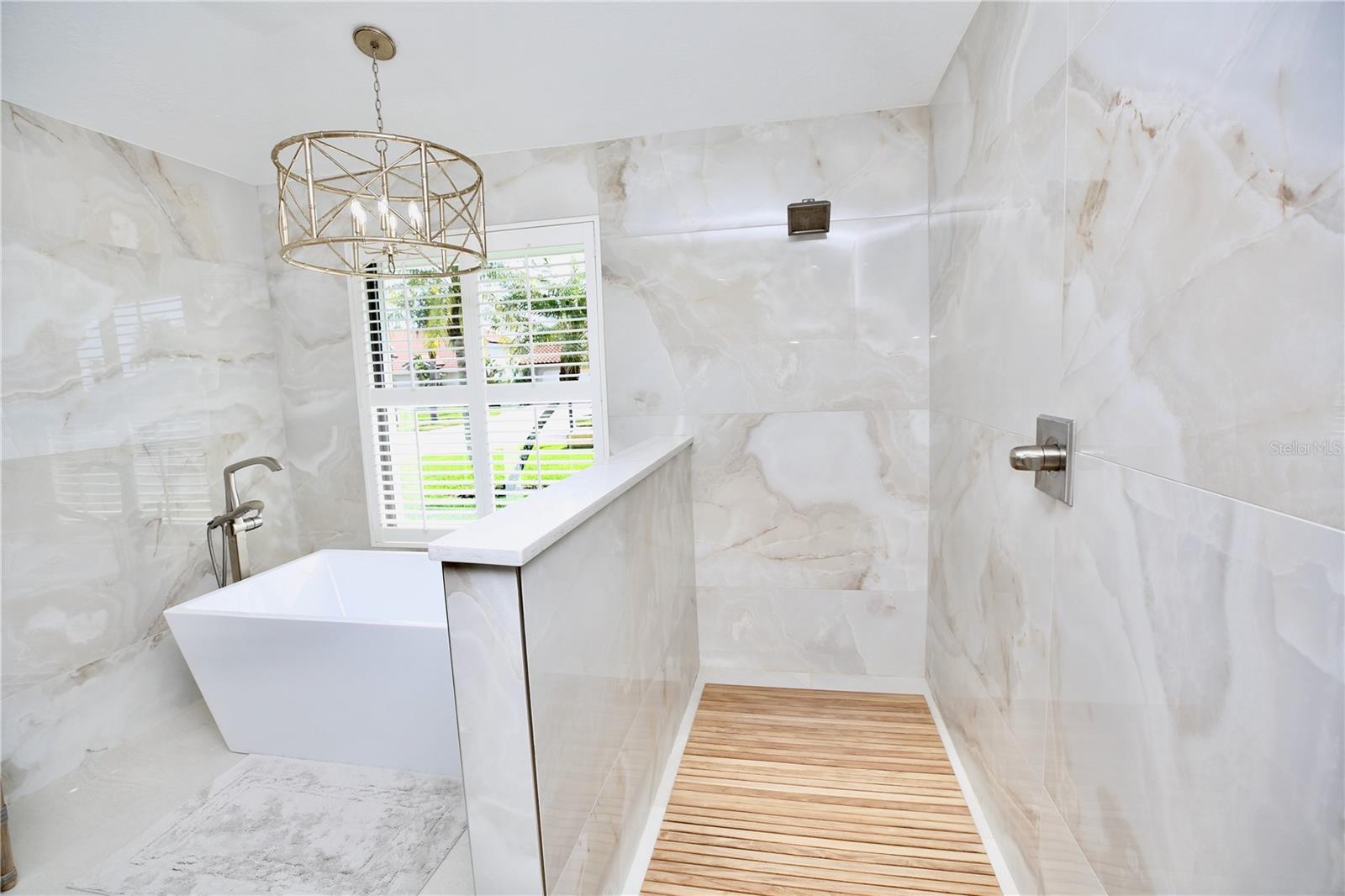 Listing photo id 40 for 5806 Cruiser Way