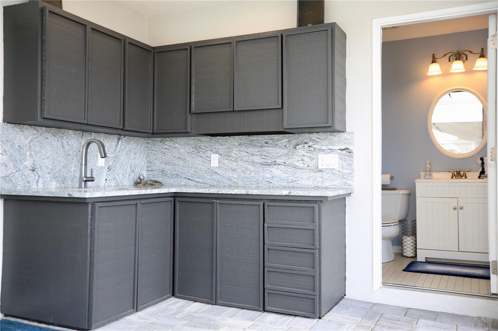 Listing photo id 69 for 5806 Cruiser Way