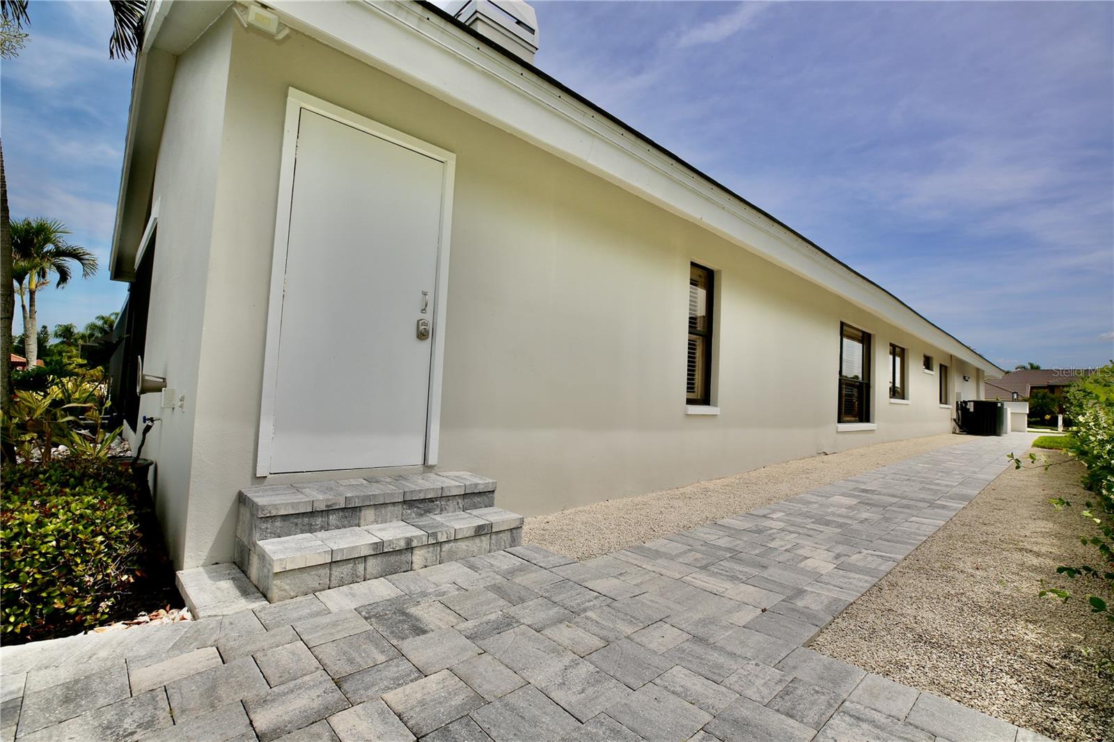 Listing photo id 81 for 5806 Cruiser Way