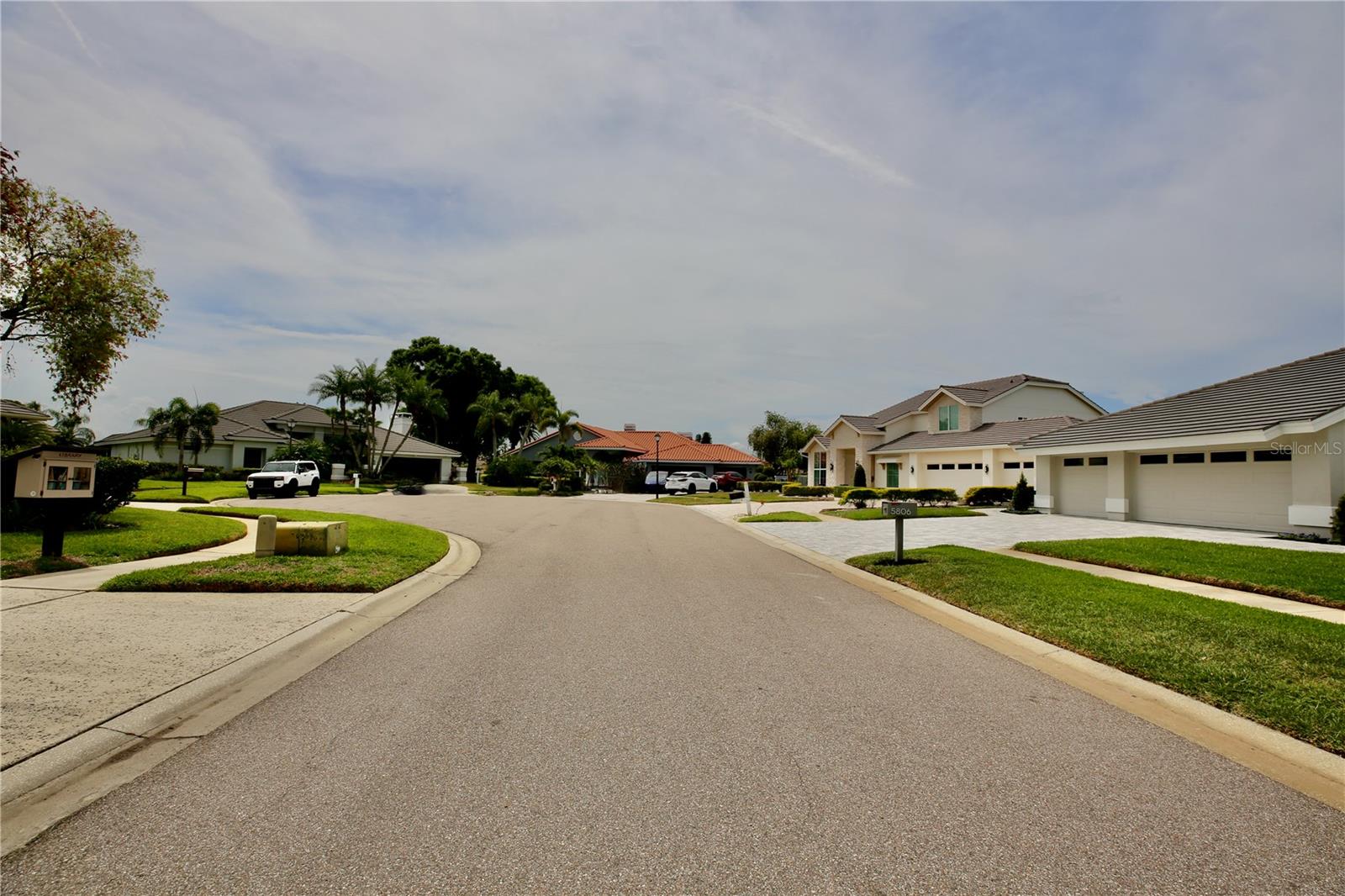 Listing photo id 95 for 5806 Cruiser Way