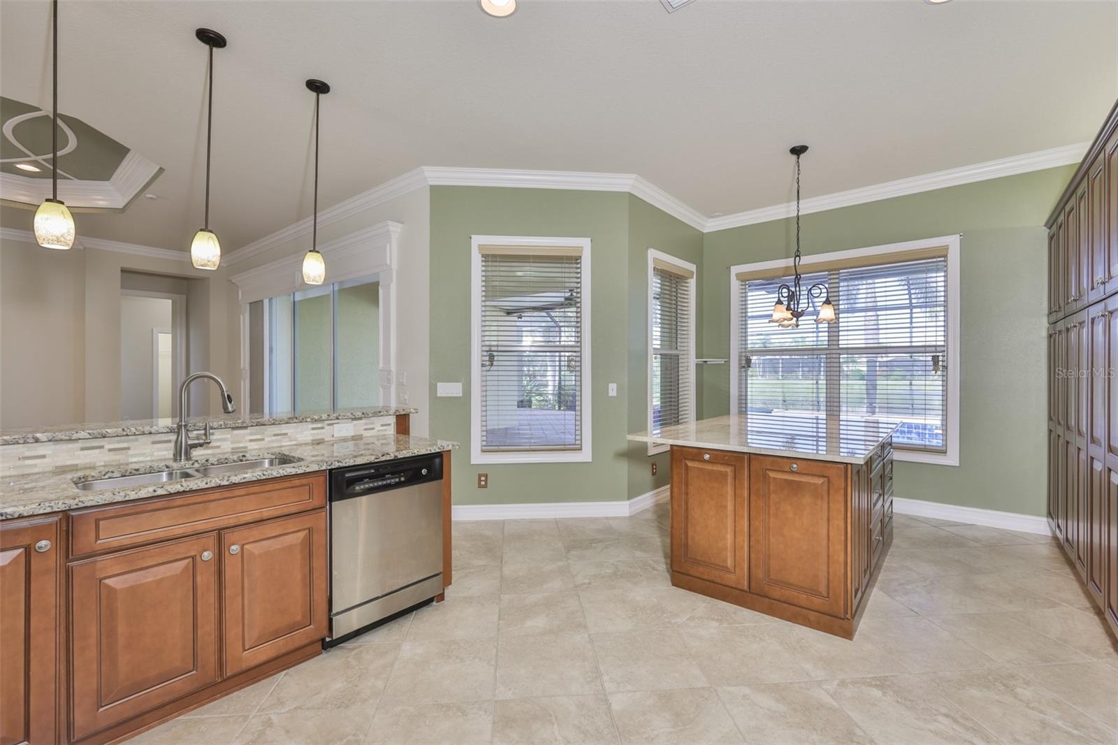 Listing photo id 10 for 5073 Stone Harbor Cir