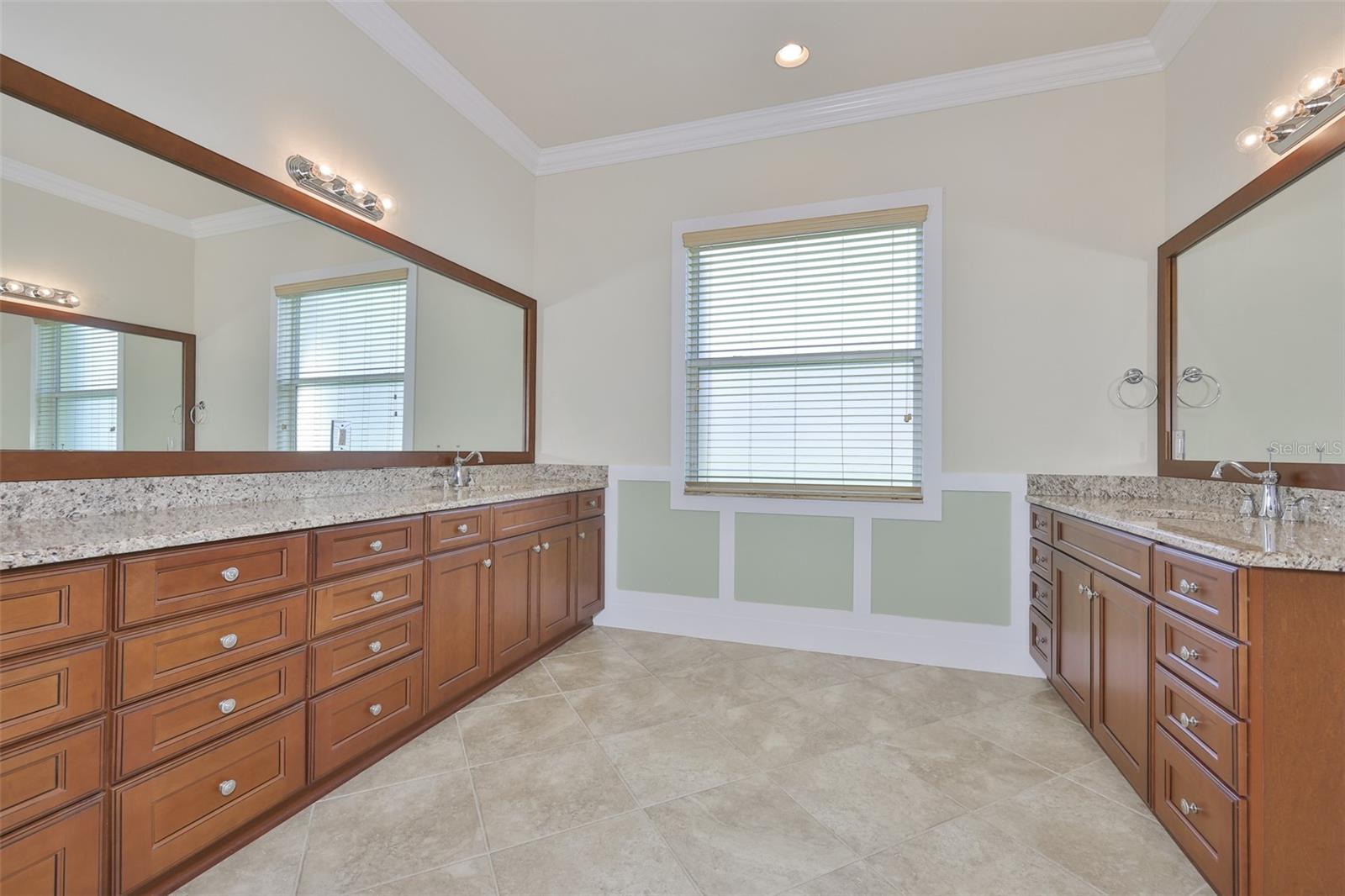 Listing photo id 21 for 5073 Stone Harbor Cir